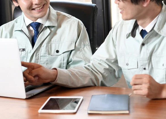 談笑する社員